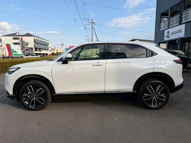 ヴェゼル ｅ：ＨＥＶ　Ｚ　ホンダコネクトディスプレイ（９インチナビ／地デジＴＶ／マルチビューカメラ／ワイヤレス充電器／後退出庫サポート／ハンズフリーホン機能／信号情報活用支援システム）　ホンダセンシング　パワーバックドア（5枚目）