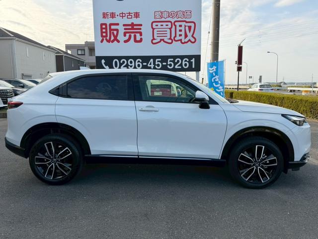 ヴェゼル ｅ：ＨＥＶ　Ｚ　ホンダコネクトディスプレイ（９インチナビ／地デジＴＶ／マルチビューカメラ／ワイヤレス充電器／後退出庫サポート／ハンズフリーホン機能／信号情報活用支援システム）　ホンダセンシング　パワーバックドア（6枚目）