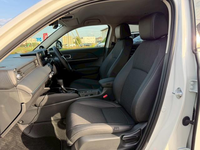 ヴェゼル ｅ：ＨＥＶ　Ｚ　ホンダコネクトディスプレイ（９インチナビ／地デジＴＶ／マルチビューカメラ／ワイヤレス充電器／後退出庫サポート／ハンズフリーホン機能／信号情報活用支援システム）　ホンダセンシング　パワーバックドア（12枚目）