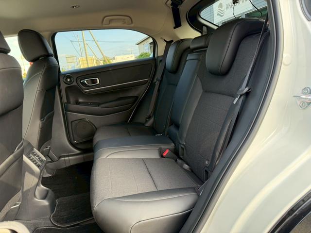 ヴェゼル ｅ：ＨＥＶ　Ｚ　ホンダコネクトディスプレイ（９インチナビ／地デジＴＶ／マルチビューカメラ／ワイヤレス充電器／後退出庫サポート／ハンズフリーホン機能／信号情報活用支援システム）　ホンダセンシング　パワーバックドア（13枚目）