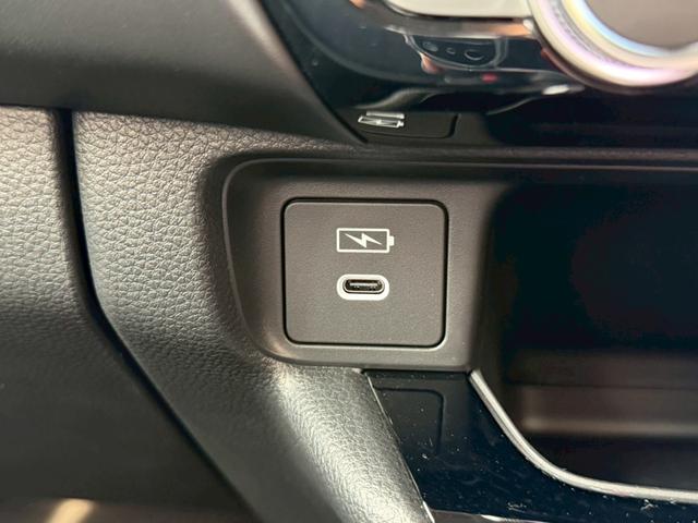 ヴェゼル ｅ：ＨＥＶ　Ｚ　ホンダコネクトディスプレイ（９インチナビ／地デジＴＶ／マルチビューカメラ／ワイヤレス充電器／後退出庫サポート／ハンズフリーホン機能／信号情報活用支援システム）　ホンダセンシング　パワーバックドア（29枚目）