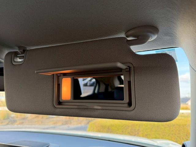 ヴェゼル ｅ：ＨＥＶ　Ｚ　ホンダコネクトディスプレイ（９インチナビ／地デジＴＶ／マルチビューカメラ／ワイヤレス充電器／後退出庫サポート／ハンズフリーホン機能／信号情報活用支援システム）　ホンダセンシング　パワーバックドア（44枚目）