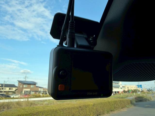 ヴェゼル ｅ：ＨＥＶ　Ｚ　ホンダコネクトディスプレイ（９インチナビ／地デジＴＶ／マルチビューカメラ／ワイヤレス充電器／後退出庫サポート／ハンズフリーホン機能／信号情報活用支援システム）　ホンダセンシング　パワーバックドア（46枚目）