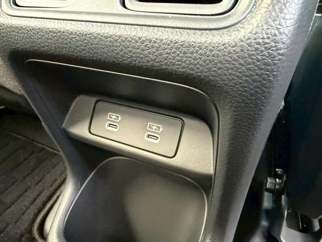 ヴェゼル ｅ：ＨＥＶ　Ｚ　ホンダコネクトディスプレイ（９インチナビ／地デジＴＶ／マルチビューカメラ／ワイヤレス充電器／後退出庫サポート／ハンズフリーホン機能／信号情報活用支援システム）　ホンダセンシング　パワーバックドア（58枚目）