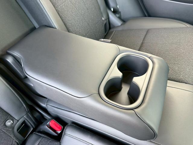 ヴェゼル ｅ：ＨＥＶ　Ｚ　ホンダコネクトディスプレイ（９インチナビ／地デジＴＶ／マルチビューカメラ／ワイヤレス充電器／後退出庫サポート／ハンズフリーホン機能／信号情報活用支援システム）　ホンダセンシング　パワーバックドア（62枚目）