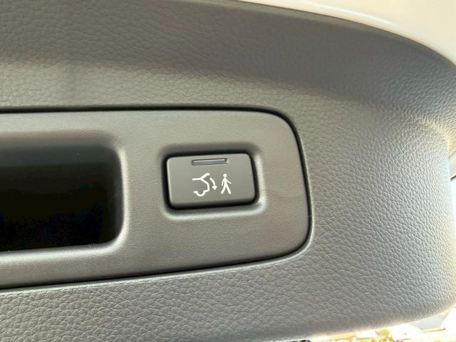 ヴェゼル ｅ：ＨＥＶ　Ｚ　ホンダコネクトディスプレイ（９インチナビ／地デジＴＶ／マルチビューカメラ／ワイヤレス充電器／後退出庫サポート／ハンズフリーホン機能／信号情報活用支援システム）　ホンダセンシング　パワーバックドア（64枚目）