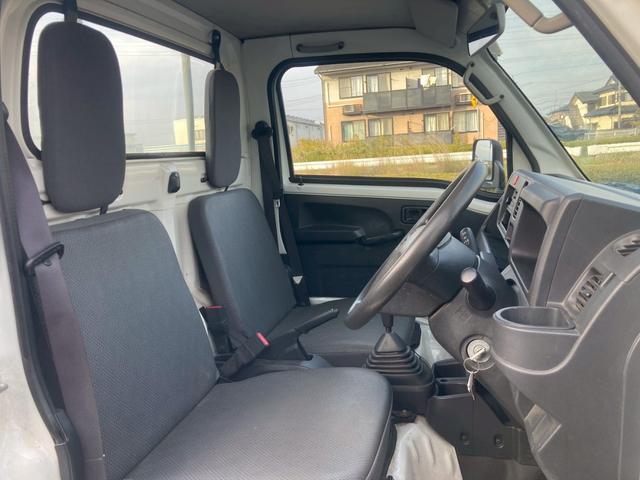 ハイゼットトラック スタンダード　ユーザー買取車　エアコン　荷台ステップ　スペアタイヤ　ＳＲＳエアバック　パワーステアリング　ヘッドライトレベライザー　ＡＭ／ＦＭラジオ　３方開荷台／あゆみ板掛テールゲート　禁煙車　標準ルーフ（10枚目）