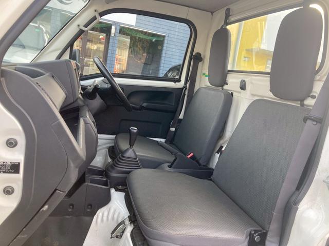 ハイゼットトラック スタンダード　ユーザー買取車　エアコン　荷台ステップ　スペアタイヤ　ＳＲＳエアバック　パワーステアリング　ヘッドライトレベライザー　ＡＭ／ＦＭラジオ　３方開荷台／あゆみ板掛テールゲート　禁煙車　標準ルーフ（11枚目）