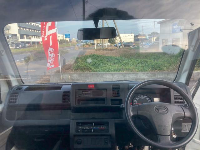 ハイゼットトラック スタンダード　ユーザー買取車　エアコン　荷台ステップ　スペアタイヤ　ＳＲＳエアバック　パワーステアリング　ヘッドライトレベライザー　ＡＭ／ＦＭラジオ　３方開荷台／あゆみ板掛テールゲート　禁煙車　標準ルーフ（14枚目）