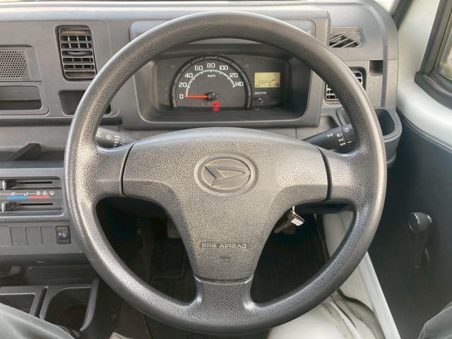 ハイゼットトラック スタンダード　ユーザー買取車　エアコン　荷台ステップ　スペアタイヤ　ＳＲＳエアバック　パワーステアリング　ヘッドライトレベライザー　ＡＭ／ＦＭラジオ　３方開荷台／あゆみ板掛テールゲート　禁煙車　標準ルーフ（16枚目）