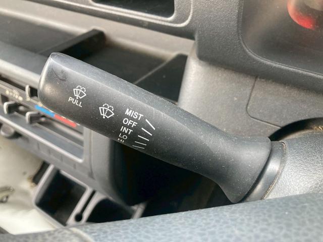 ハイゼットトラック スタンダード　ユーザー買取車　エアコン　荷台ステップ　スペアタイヤ　ＳＲＳエアバック　パワーステアリング　ヘッドライトレベライザー　ＡＭ／ＦＭラジオ　３方開荷台／あゆみ板掛テールゲート　禁煙車　標準ルーフ（18枚目）