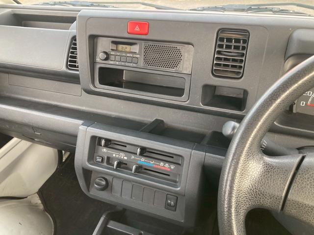 ハイゼットトラック スタンダード　ユーザー買取車　エアコン　荷台ステップ　スペアタイヤ　ＳＲＳエアバック　パワーステアリング　ヘッドライトレベライザー　ＡＭ／ＦＭラジオ　３方開荷台／あゆみ板掛テールゲート　禁煙車　標準ルーフ（20枚目）