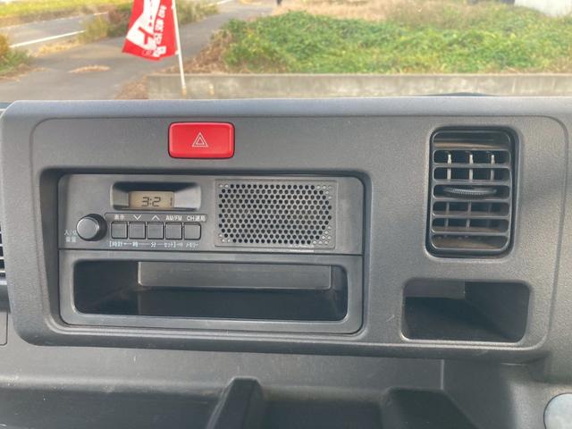 ハイゼットトラック スタンダード　ユーザー買取車　エアコン　荷台ステップ　スペアタイヤ　ＳＲＳエアバック　パワーステアリング　ヘッドライトレベライザー　ＡＭ／ＦＭラジオ　３方開荷台／あゆみ板掛テールゲート　禁煙車　標準ルーフ（21枚目）