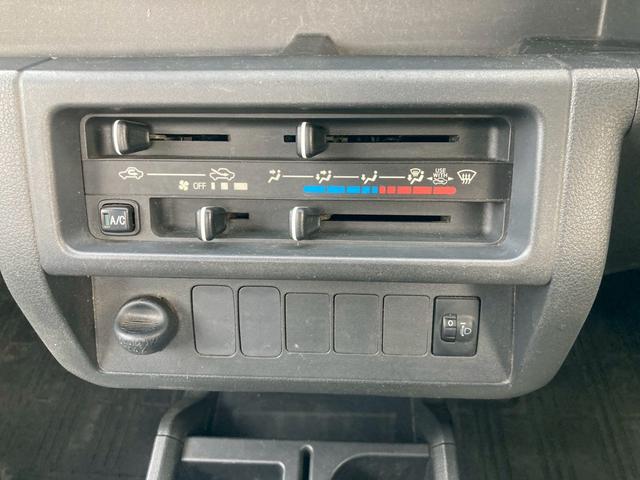 ハイゼットトラック スタンダード　ユーザー買取車　エアコン　荷台ステップ　スペアタイヤ　ＳＲＳエアバック　パワーステアリング　ヘッドライトレベライザー　ＡＭ／ＦＭラジオ　３方開荷台／あゆみ板掛テールゲート　禁煙車　標準ルーフ（22枚目）