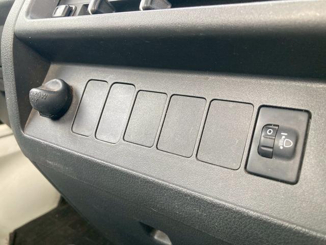 ハイゼットトラック スタンダード　ユーザー買取車　エアコン　荷台ステップ　スペアタイヤ　ＳＲＳエアバック　パワーステアリング　ヘッドライトレベライザー　ＡＭ／ＦＭラジオ　３方開荷台／あゆみ板掛テールゲート　禁煙車　標準ルーフ（23枚目）
