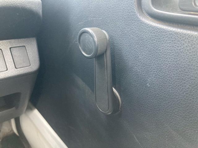 ハイゼットトラック スタンダード　ユーザー買取車　エアコン　荷台ステップ　スペアタイヤ　ＳＲＳエアバック　パワーステアリング　ヘッドライトレベライザー　ＡＭ／ＦＭラジオ　３方開荷台／あゆみ板掛テールゲート　禁煙車　標準ルーフ（28枚目）