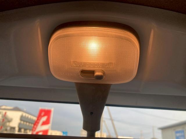 ハイゼットトラック スタンダード　ユーザー買取車　エアコン　荷台ステップ　スペアタイヤ　ＳＲＳエアバック　パワーステアリング　ヘッドライトレベライザー　ＡＭ／ＦＭラジオ　３方開荷台／あゆみ板掛テールゲート　禁煙車　標準ルーフ（35枚目）