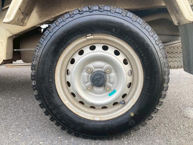 ハイゼットトラック スタンダード　ユーザー買取車　エアコン　荷台ステップ　スペアタイヤ　ＳＲＳエアバック　パワーステアリング　ヘッドライトレベライザー　ＡＭ／ＦＭラジオ　３方開荷台／あゆみ板掛テールゲート　禁煙車　標準ルーフ（44枚目）