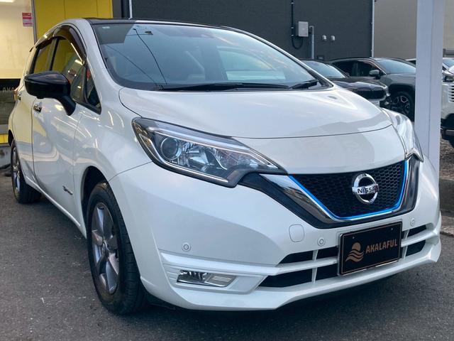 ノート e-パワー X ブラックアロー 純正ナビ インテリジェントアラウンドビューモニター LEDヘッドランプ ヒーター付ドアミラー TV インテリジェントクルーズコントロール ブラックルーフ 純正15AW プッシュスタート オートエアコン(3枚目)