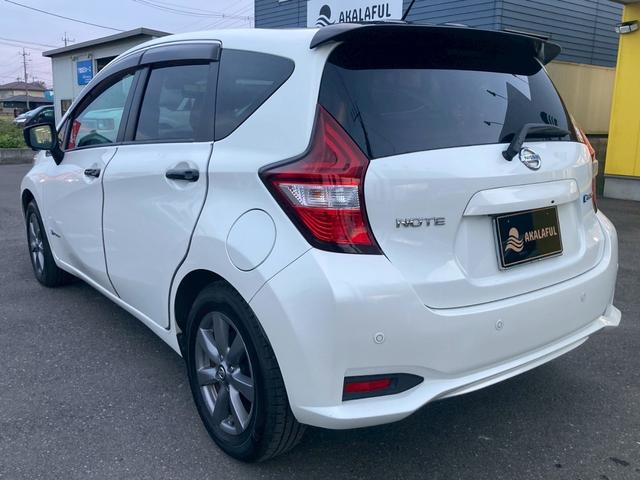 ノート e-パワー X ブラックアロー 純正ナビ インテリジェントアラウンドビューモニター LEDヘッドランプ ヒーター付ドアミラー TV インテリジェントクルーズコントロール ブラックルーフ 純正15AW プッシュスタート オートエアコン(8枚目)