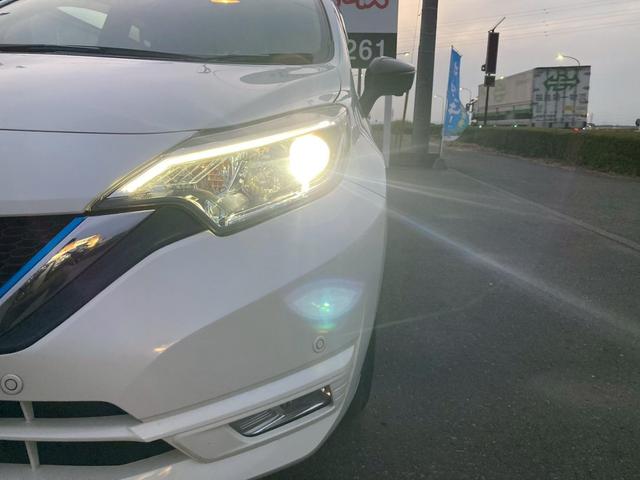 ノート e-パワー X ブラックアロー 純正ナビ インテリジェントアラウンドビューモニター LEDヘッドランプ ヒーター付ドアミラー TV インテリジェントクルーズコントロール ブラックルーフ 純正15AW プッシュスタート オートエアコン(55枚目)