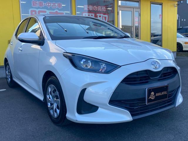 ヤリス Ｘ　純正ディスプレイオーディオ　バックモニター　スマートエントリー　スタートシステム　セーフティセンス　シートリフター　無塗装シフトパネル　バニティミラー　ＬＥＤウィンカー　ＬＥＤリアコンビネーション（3枚目）