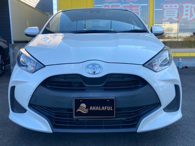 ヤリス Ｘ　純正ディスプレイオーディオ　バックモニター　スマートエントリー　スタートシステム　セーフティセンス　シートリフター　無塗装シフトパネル　バニティミラー　ＬＥＤウィンカー　ＬＥＤリアコンビネーション（4枚目）