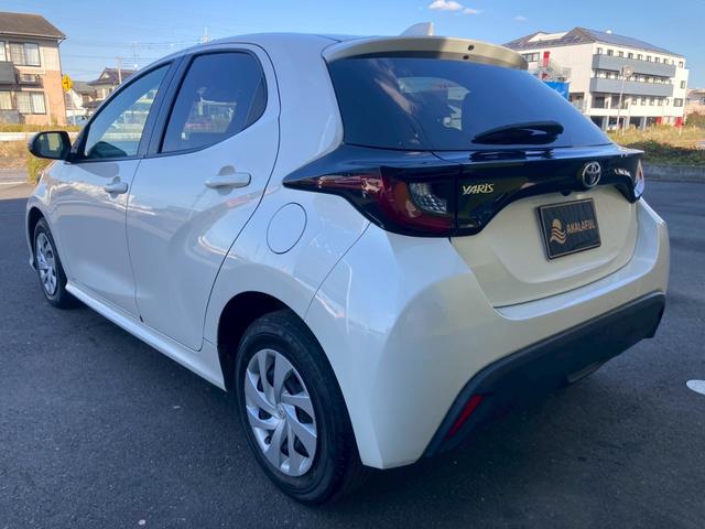 ヤリス Ｘ　純正ディスプレイオーディオ　バックモニター　スマートエントリー　スタートシステム　セーフティセンス　シートリフター　無塗装シフトパネル　バニティミラー　ＬＥＤウィンカー　ＬＥＤリアコンビネーション（8枚目）