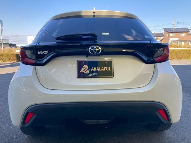 ヤリス Ｘ　純正ディスプレイオーディオ　バックモニター　スマートエントリー　スタートシステム　セーフティセンス　シートリフター　無塗装シフトパネル　バニティミラー　ＬＥＤウィンカー　ＬＥＤリアコンビネーション（9枚目）