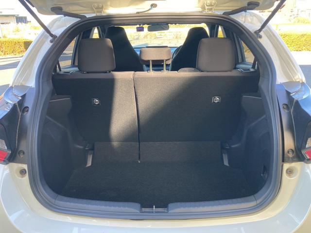 ヤリス Ｘ　純正ディスプレイオーディオ　バックモニター　スマートエントリー　スタートシステム　セーフティセンス　シートリフター　無塗装シフトパネル　バニティミラー　ＬＥＤウィンカー　ＬＥＤリアコンビネーション（14枚目）