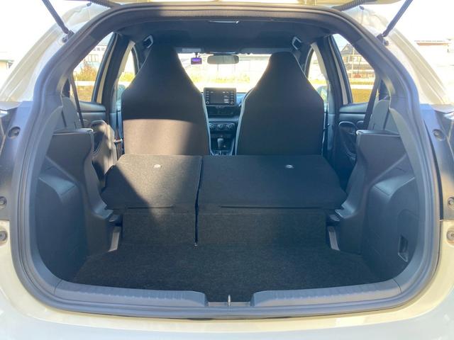 ヤリス Ｘ　純正ディスプレイオーディオ　バックモニター　スマートエントリー　スタートシステム　セーフティセンス　シートリフター　無塗装シフトパネル　バニティミラー　ＬＥＤウィンカー　ＬＥＤリアコンビネーション（15枚目）