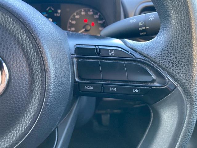 ヤリス Ｘ　純正ディスプレイオーディオ　バックモニター　スマートエントリー　スタートシステム　セーフティセンス　シートリフター　無塗装シフトパネル　バニティミラー　ＬＥＤウィンカー　ＬＥＤリアコンビネーション（23枚目）