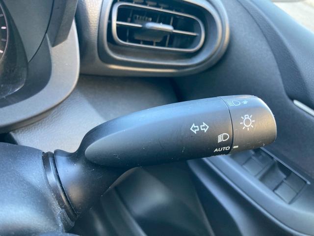 ヤリス Ｘ　純正ディスプレイオーディオ　バックモニター　スマートエントリー　スタートシステム　セーフティセンス　シートリフター　無塗装シフトパネル　バニティミラー　ＬＥＤウィンカー　ＬＥＤリアコンビネーション（25枚目）