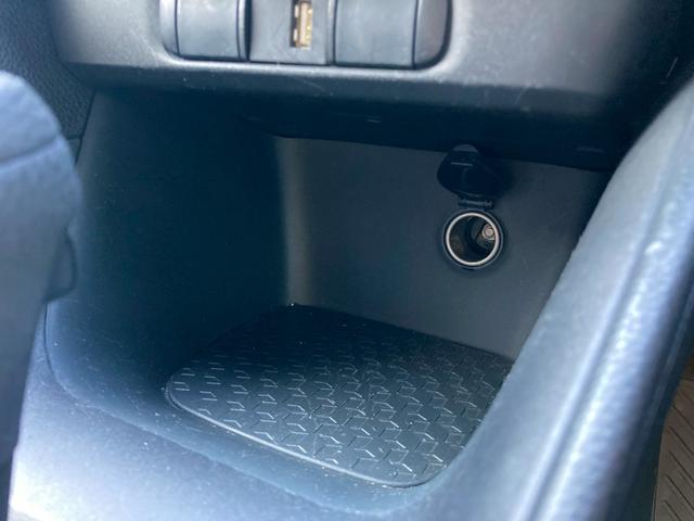 ヤリス Ｘ　純正ディスプレイオーディオ　バックモニター　スマートエントリー　スタートシステム　セーフティセンス　シートリフター　無塗装シフトパネル　バニティミラー　ＬＥＤウィンカー　ＬＥＤリアコンビネーション（30枚目）