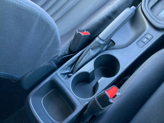 ヤリス Ｘ　純正ディスプレイオーディオ　バックモニター　スマートエントリー　スタートシステム　セーフティセンス　シートリフター　無塗装シフトパネル　バニティミラー　ＬＥＤウィンカー　ＬＥＤリアコンビネーション（33枚目）