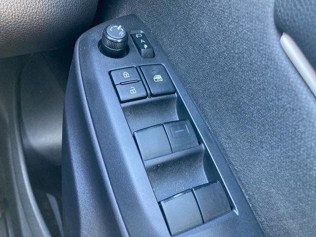 ヤリス Ｘ　純正ディスプレイオーディオ　バックモニター　スマートエントリー　スタートシステム　セーフティセンス　シートリフター　無塗装シフトパネル　バニティミラー　ＬＥＤウィンカー　ＬＥＤリアコンビネーション（35枚目）