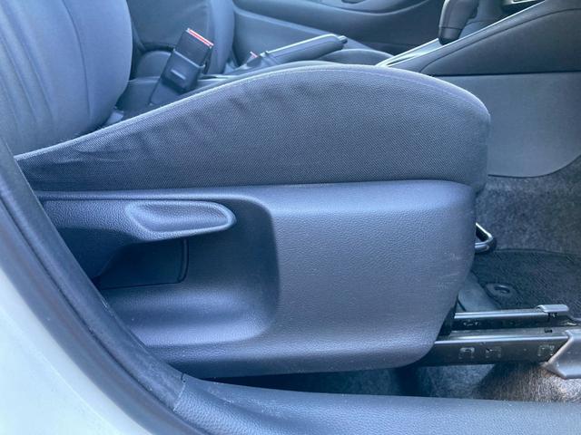 ヤリス Ｘ　純正ディスプレイオーディオ　バックモニター　スマートエントリー　スタートシステム　セーフティセンス　シートリフター　無塗装シフトパネル　バニティミラー　ＬＥＤウィンカー　ＬＥＤリアコンビネーション（45枚目）