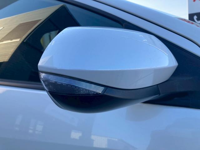 ヤリス Ｘ　純正ディスプレイオーディオ　バックモニター　スマートエントリー　スタートシステム　セーフティセンス　シートリフター　無塗装シフトパネル　バニティミラー　ＬＥＤウィンカー　ＬＥＤリアコンビネーション（48枚目）