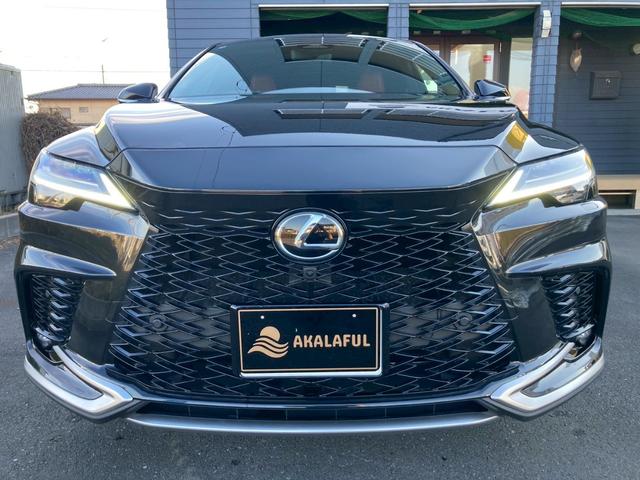 ＲＸ ＲＸ３５０　Ｆスポーツ　１４型メーカーナビ　レクサスチームメイト　パノラマルーフ　オレンジブレーキキャリパー　デジタルインナーミラー　セーフティシステムプラス　ＢＳＭ　３眼フルＬＥＤヘッドランプ　おくだけ充電　ＨＵＤ　全方位（4枚目）