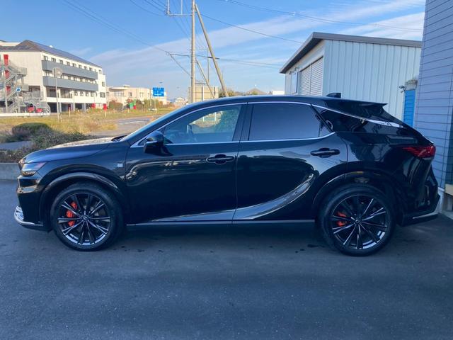 ＲＸ ＲＸ３５０　Ｆスポーツ　１４型メーカーナビ　レクサスチームメイト　パノラマルーフ　オレンジブレーキキャリパー　デジタルインナーミラー　セーフティシステムプラス　ＢＳＭ　３眼フルＬＥＤヘッドランプ　おくだけ充電　ＨＵＤ　全方位（5枚目）