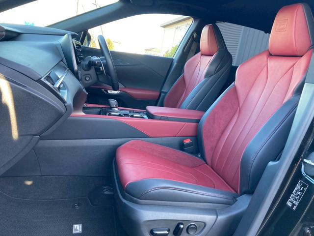 ＲＸ ＲＸ３５０　Ｆスポーツ　１４型メーカーナビ　レクサスチームメイト　パノラマルーフ　オレンジブレーキキャリパー　デジタルインナーミラー　セーフティシステムプラス　ＢＳＭ　３眼フルＬＥＤヘッドランプ　おくだけ充電　ＨＵＤ　全方位（12枚目）