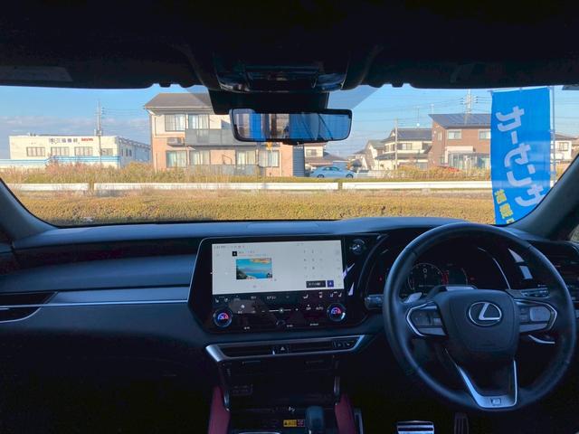 ＲＸ ＲＸ３５０　Ｆスポーツ　１４型メーカーナビ　レクサスチームメイト　パノラマルーフ　オレンジブレーキキャリパー　デジタルインナーミラー　セーフティシステムプラス　ＢＳＭ　３眼フルＬＥＤヘッドランプ　おくだけ充電　ＨＵＤ　全方位（16枚目）