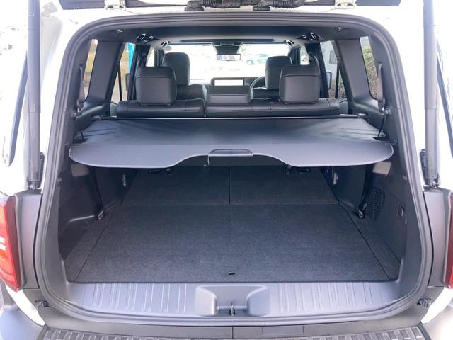 ランドクルーザー２５０ ＶＸ　１２．３型ディスプレイナビ　ムーンルーフ　ルーフレール　セーフティセンス　レザーシート　リフレクター式３眼ＬＥＤヘッドランプ　デジタルインナーミラー　全方位モニター　パワーバックドア　ＢＳＭ　地デジ（17枚目）