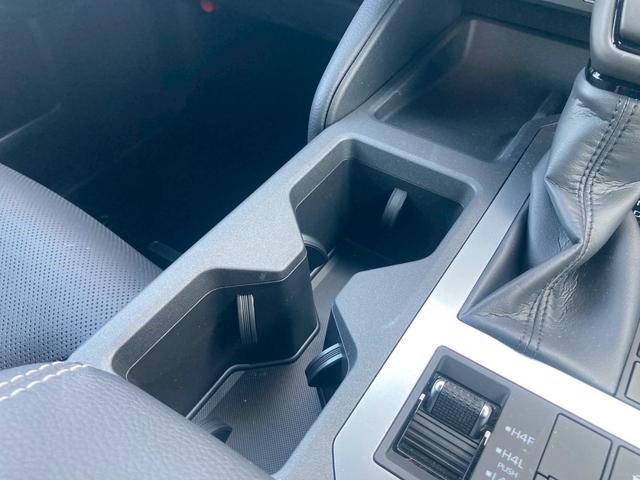 ランドクルーザー２５０ ＶＸ　１２．３型ディスプレイナビ　ムーンルーフ　ルーフレール　セーフティセンス　レザーシート　リフレクター式３眼ＬＥＤヘッドランプ　デジタルインナーミラー　全方位モニター　パワーバックドア　ＢＳＭ　地デジ（37枚目）