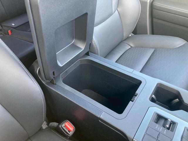 ランドクルーザー２５０ ＶＸ　１２．３型ディスプレイナビ　ムーンルーフ　ルーフレール　セーフティセンス　レザーシート　リフレクター式３眼ＬＥＤヘッドランプ　デジタルインナーミラー　全方位モニター　パワーバックドア　ＢＳＭ　地デジ（39枚目）