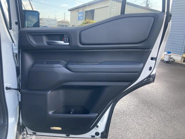 ランドクルーザー２５０ ＶＸ　１２．３型ディスプレイナビ　ムーンルーフ　ルーフレール　セーフティセンス　レザーシート　リフレクター式３眼ＬＥＤヘッドランプ　デジタルインナーミラー　全方位モニター　パワーバックドア　ＢＳＭ　地デジ（53枚目）