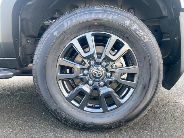 ランドクルーザー２５０ ＶＸ　１２．３型ディスプレイナビ　ムーンルーフ　ルーフレール　セーフティセンス　レザーシート　リフレクター式３眼ＬＥＤヘッドランプ　デジタルインナーミラー　全方位モニター　パワーバックドア　ＢＳＭ　地デジ（66枚目）