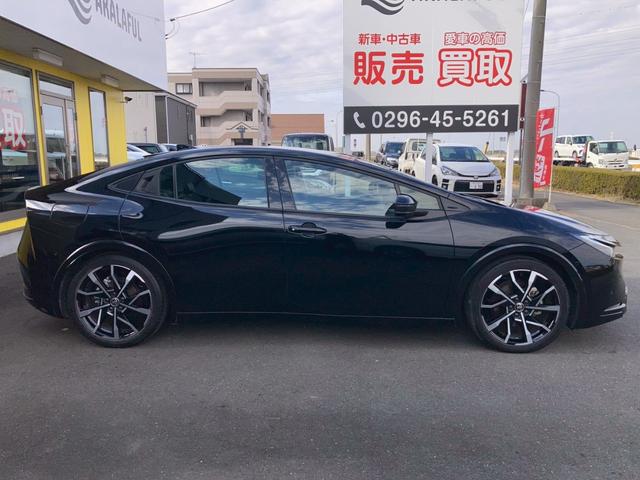プリウス Ｚ　ＰＨＥＶ　１２．３型ディスプレイナビ　デジタルインナーミラー　トヨタチームメイト　全方位モニター　セーフティセンス　ブラインドスポットモニター　純正１９ＡＷ　パワーバックドア　寒冷地仕様　充電ケーブル（5枚目）