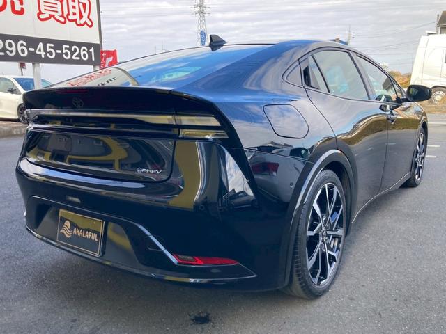 プリウス Ｚ　ＰＨＥＶ　１２．３型ディスプレイナビ　デジタルインナーミラー　トヨタチームメイト　全方位モニター　セーフティセンス　ブラインドスポットモニター　純正１９ＡＷ　パワーバックドア　寒冷地仕様　充電ケーブル（7枚目）