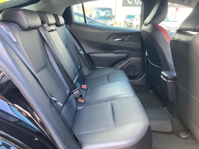 プリウス Ｚ　ＰＨＥＶ　１２．３型ディスプレイナビ　デジタルインナーミラー　トヨタチームメイト　全方位モニター　セーフティセンス　ブラインドスポットモニター　純正１９ＡＷ　パワーバックドア　寒冷地仕様　充電ケーブル（11枚目）